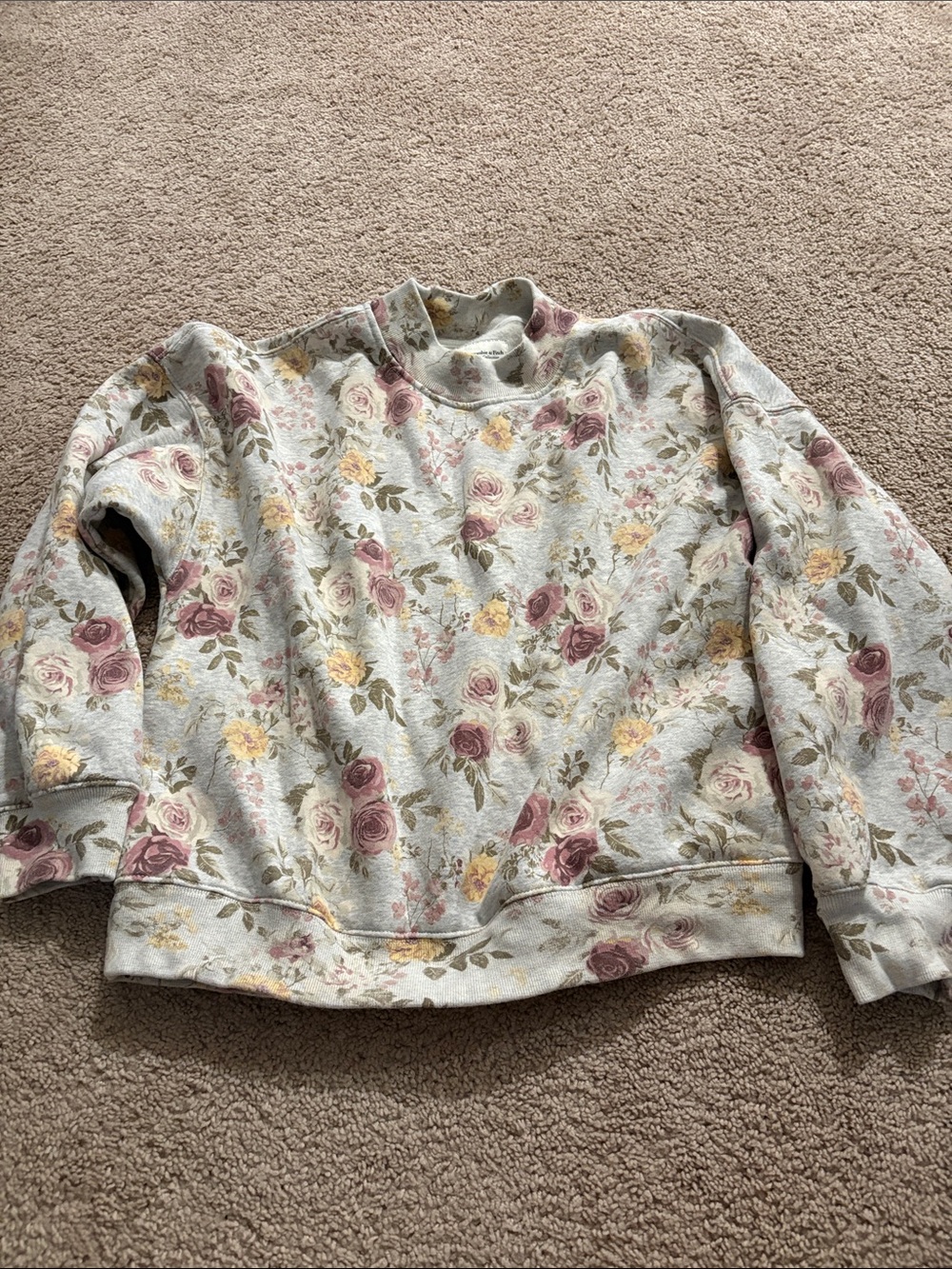 Abercrombie Floral Crewneck Sweatshirt in Light Gray with Rose Print